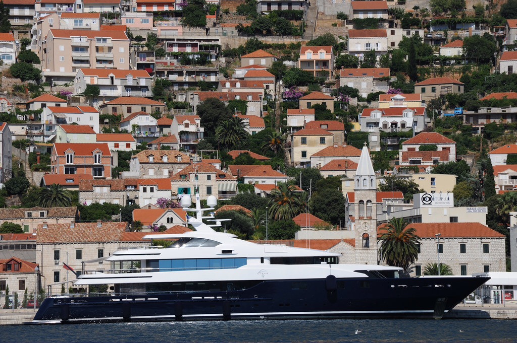 Gin Palace Motor yacht "Cloud 9" in Dubrovnik port. She's … Flickr