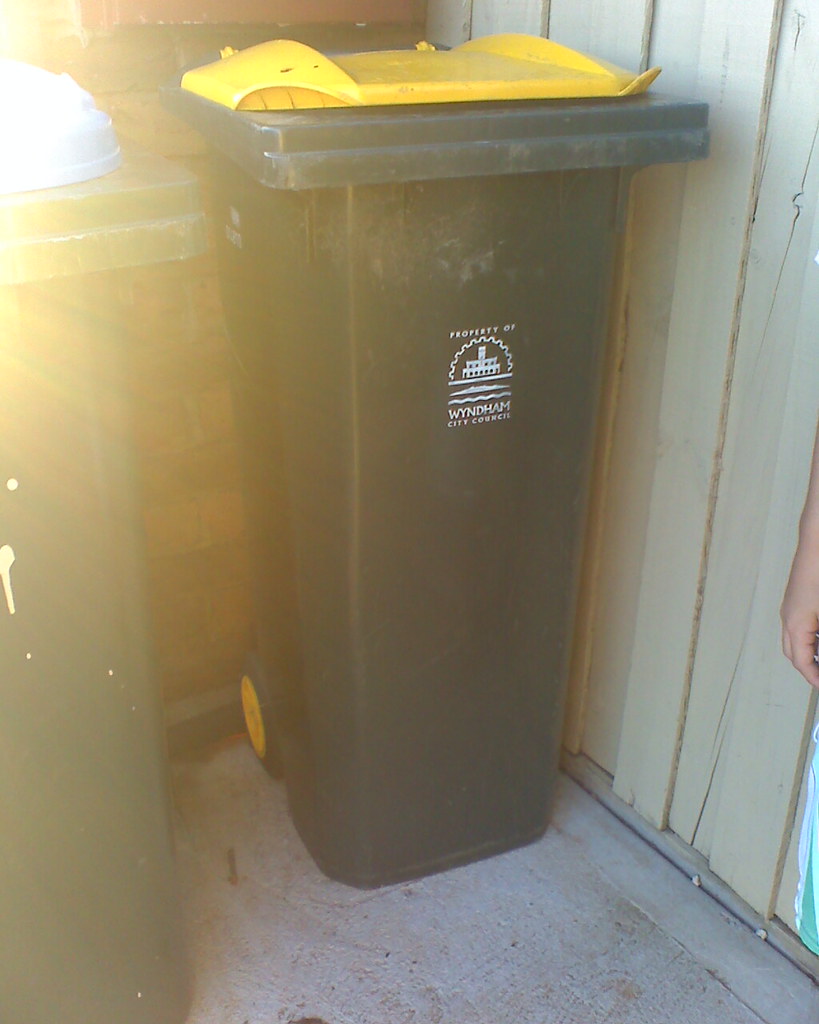 Wyndham City Garbage Bin and half Recycling Bin Here is an… Flickr
