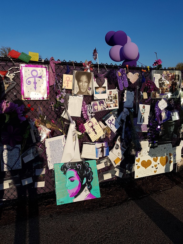 Memorial fence at Paisley Park In the month of April Princ… Flickr