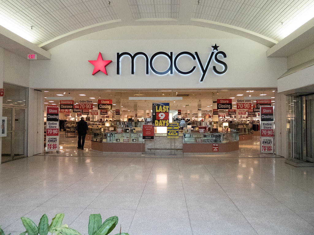Macy's Mall Entrance The former Macy's store at the Shenan… Flickr