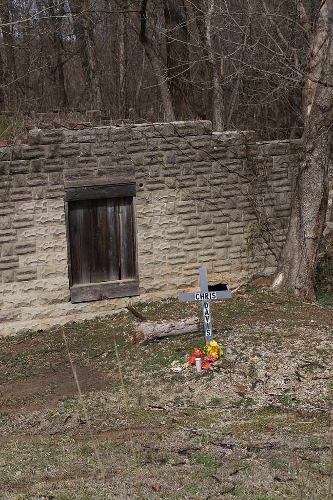 Roadside Memorial, MO Rt 160, Greene County MO Bruce Wicks Flickr