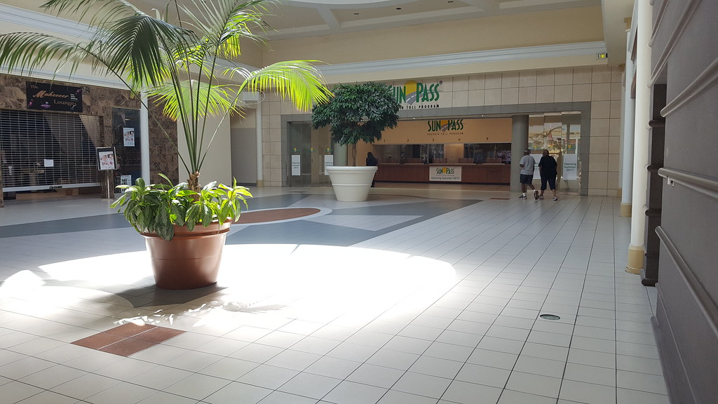 Sears West Oaks Mall Ocoee, FL April 2017 Mike Kalasnik Flickr