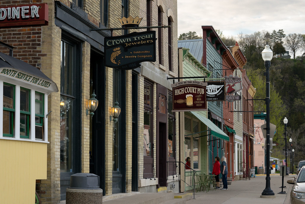 Lanesboro, Minnesota USA 20170503_DSC6665 Window shopping… Glenn