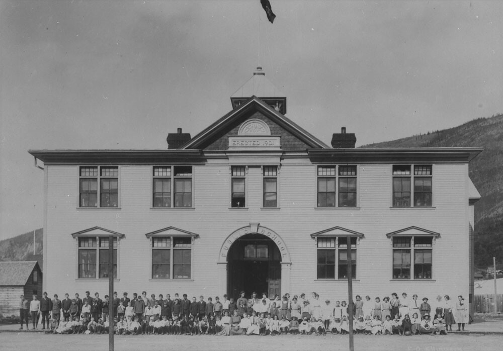 Public school, Dawson, Yukon / École publique, Dawson (Yuk… Flickr