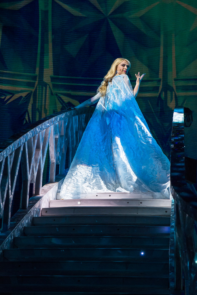 Elsa in Frozen Live at the Hyperion at DCA GML_3136 Landis
