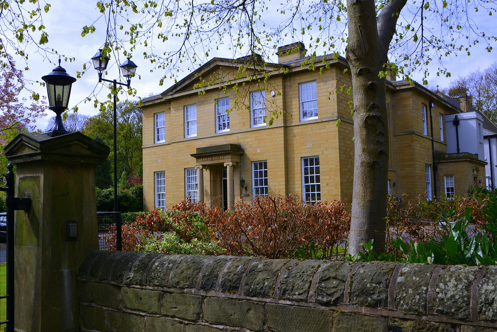 New Farnley Farnley, Lawns House Special School, Leeds... … Flickr