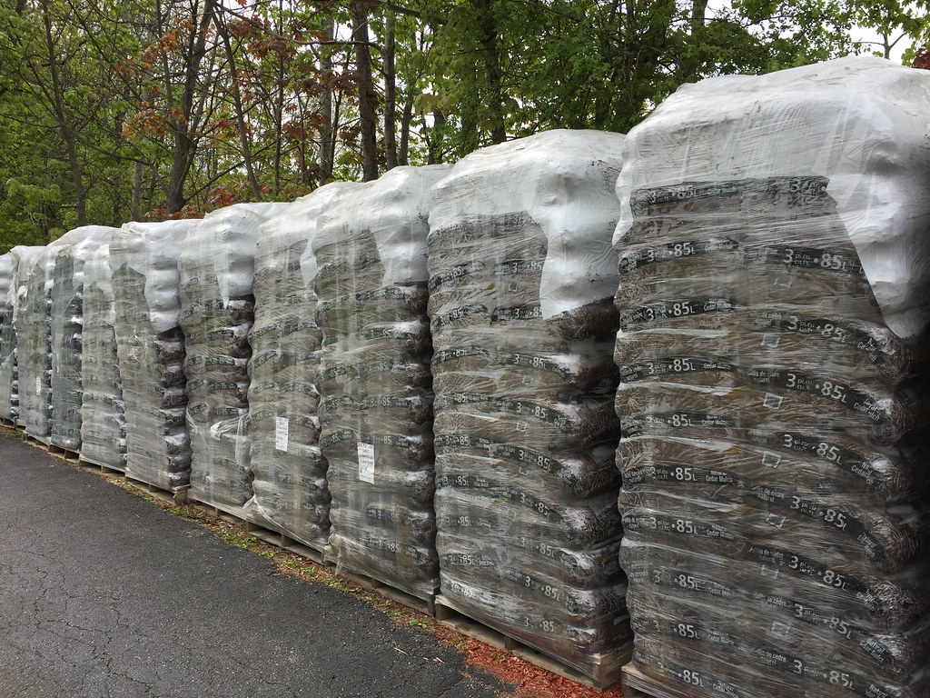 MULCH SEASON IS HERE AND WE HAVE DISCOUNTS FOR YOU!! Flickr
