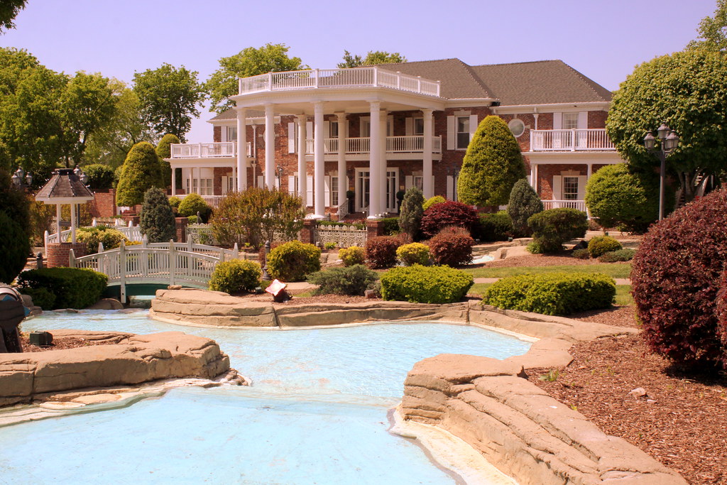 Conway Twitty Mansion Hendersonville, TN a photo on Flickriver