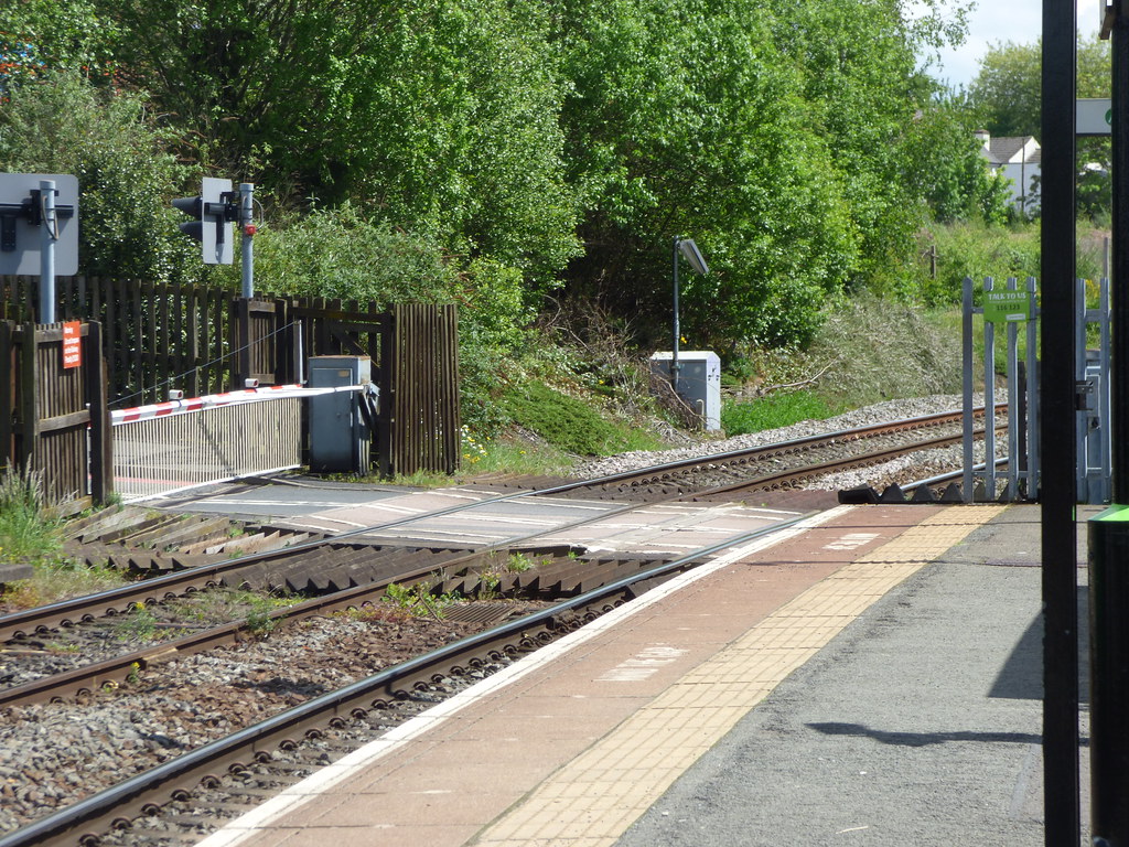 Cradley Heath Station level crossing on Woods Lane Flickr