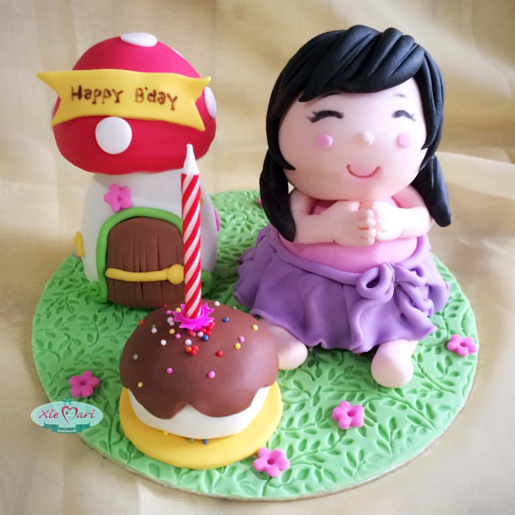 It's a cute little cake, all cakes 😁rumah jamur, cake dan… Flickr