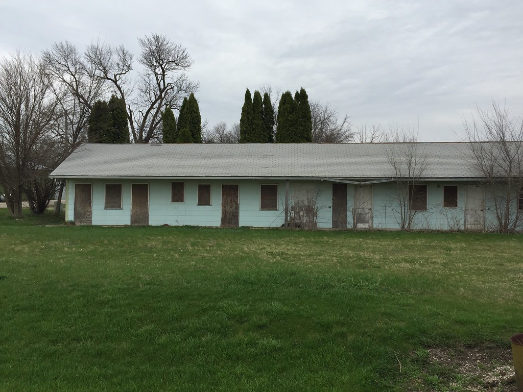 Abandoned Motel; Dumont, Iowa Good Friday 20170414 254PM I… Flickr