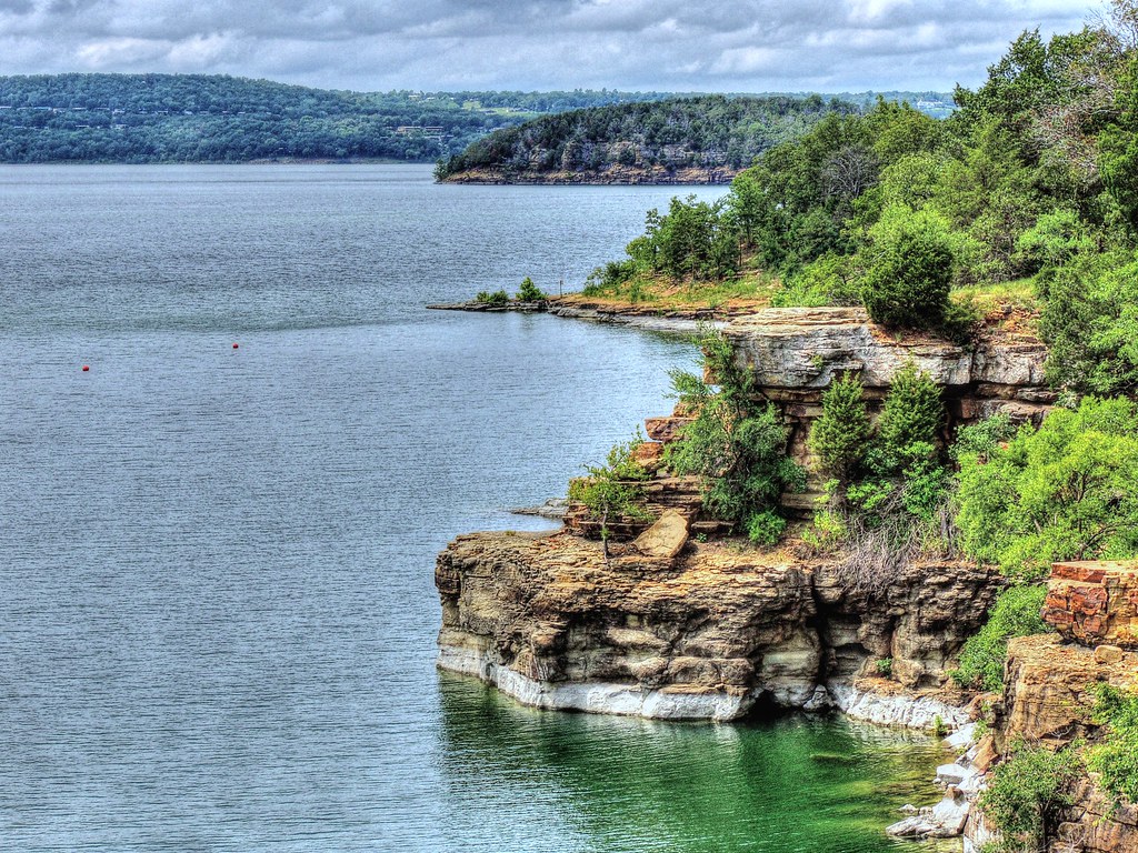 Tenkiller Lake, Oklahoma Rocky bluffs around Tenkiller Lak… Flickr
