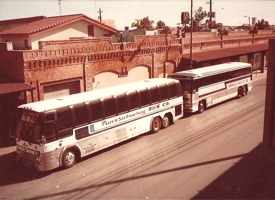 Kerrville Bus Company V676 Punxsutawney,PA. Photo Tom Lang… Flickr