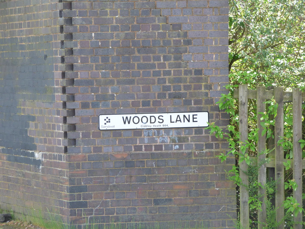 Cradley Heath Station level crossing on Woods Lane roa… Flickr