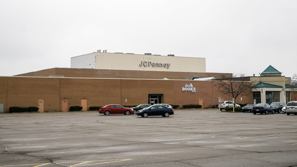Shenango Valley Mall The Shenango Valley Mall in Hermitage… Flickr