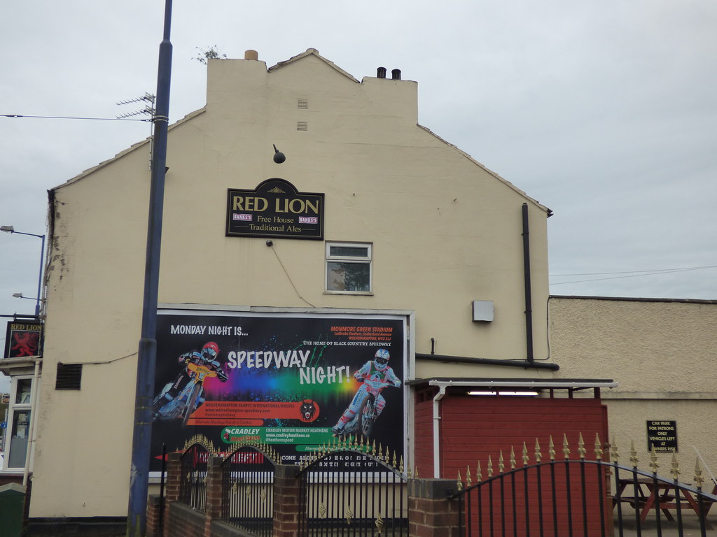 Red Lion Bilston Road, Wolverhampton The Red Lion pub on… Flickr