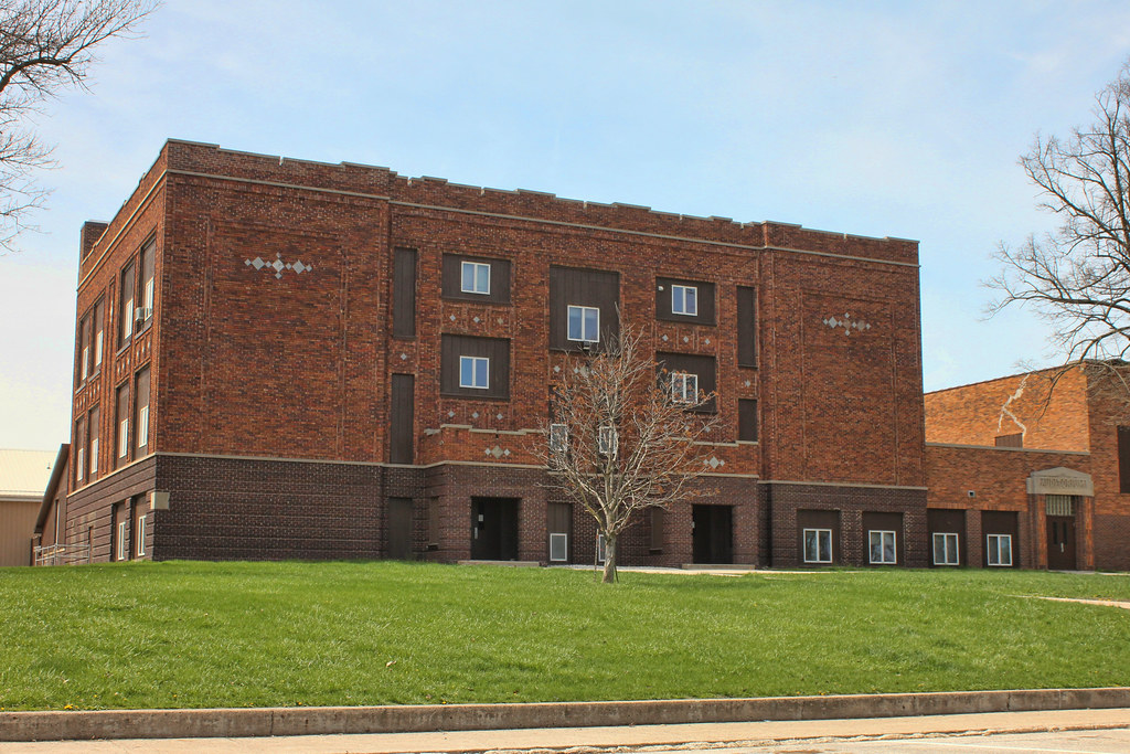 Public School Lake View, IA Tom McLaughlin Flickr