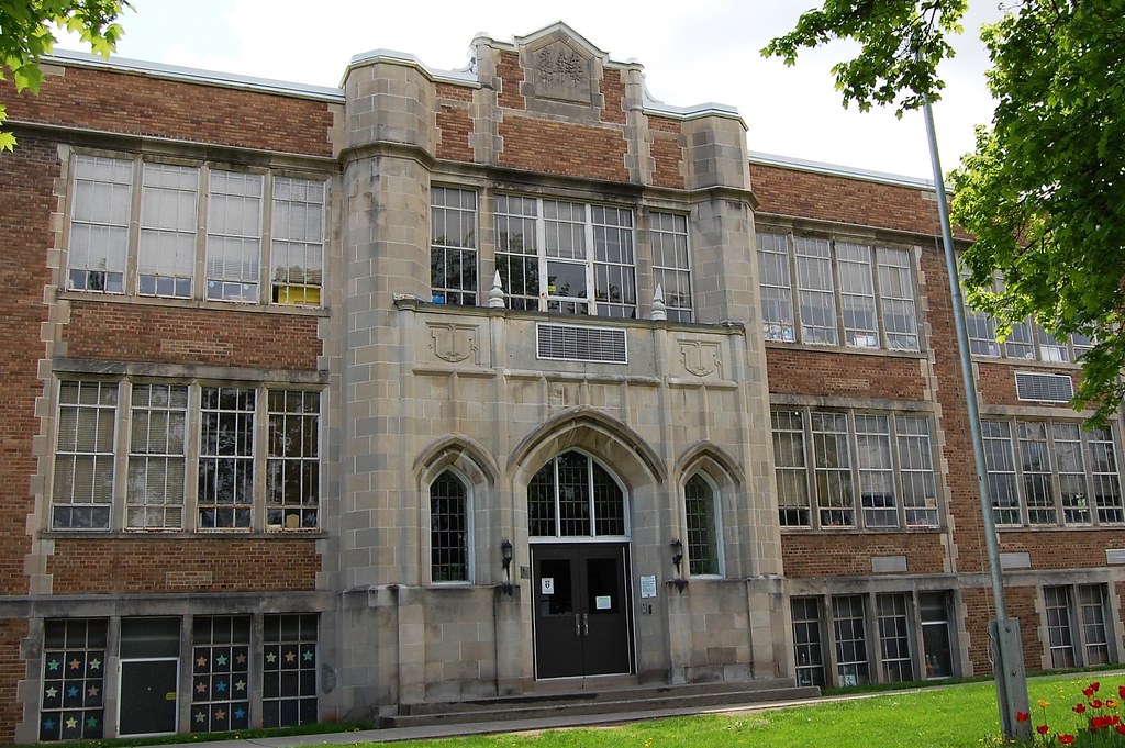 Peterboro Street School Canastota, NY Close up view of t… Flickr