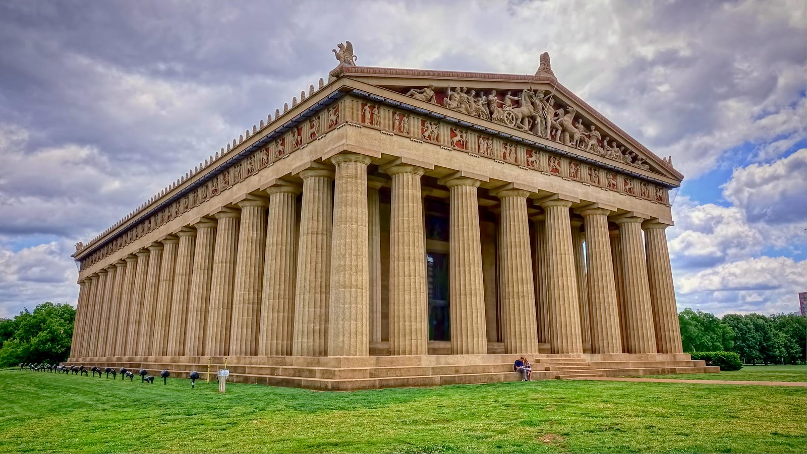 The Frazier's of Adrian Missouri visit Nashville (The Parthenon