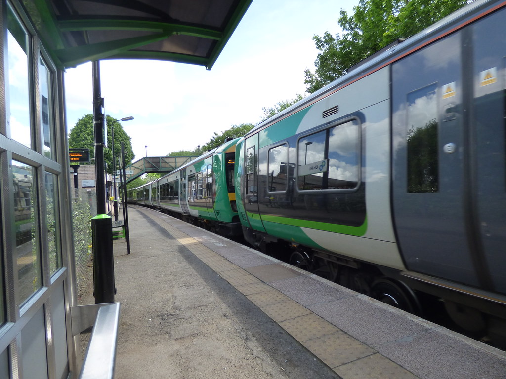 Old Hill Station London Midland 172 211 At Old Hill Stat… Flickr