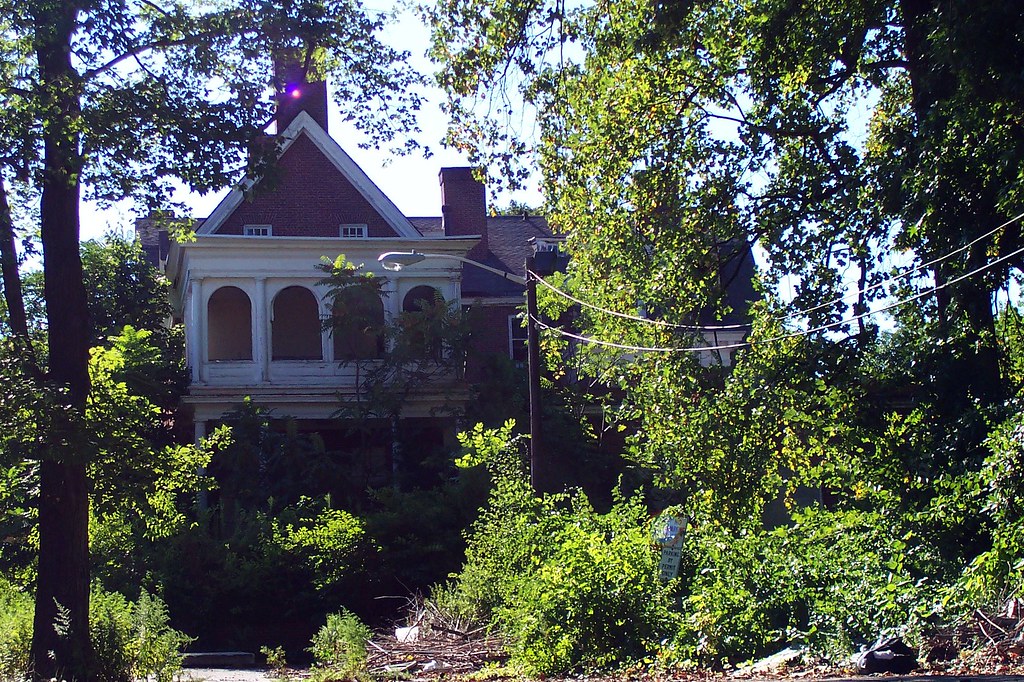 upsala college august 2005 096 The back of Kenbrook Hall … Flickr