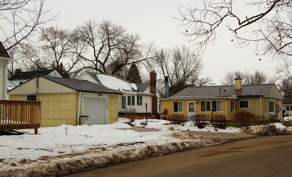 bastardized_lustron_with_garage This lustron has had some … Flickr