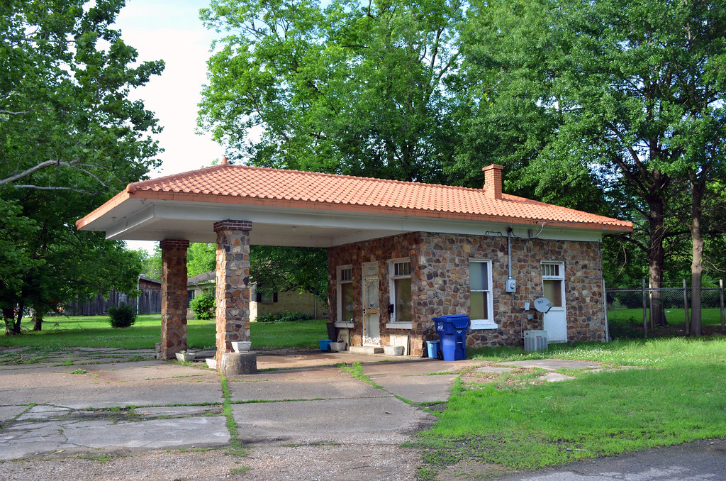 Arkansas, Brinkley, (former) gas station (9,419) Earl Leatherberry