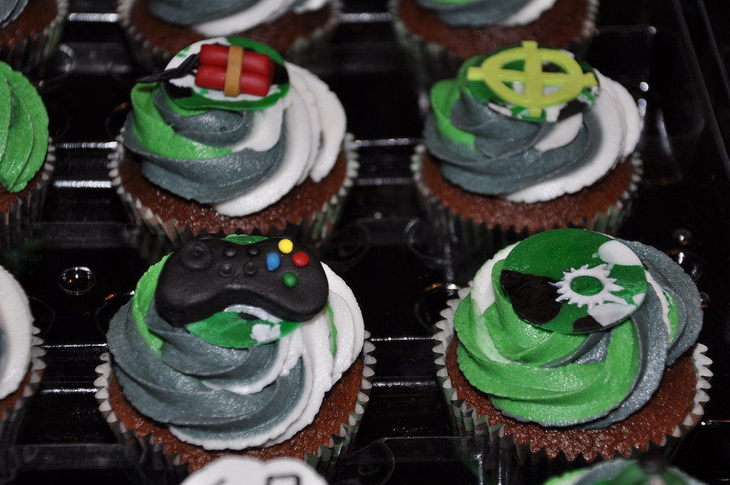 Call of Duty Birthday Camo Cupcakes 13 Call of Duty Cupcak… Flickr