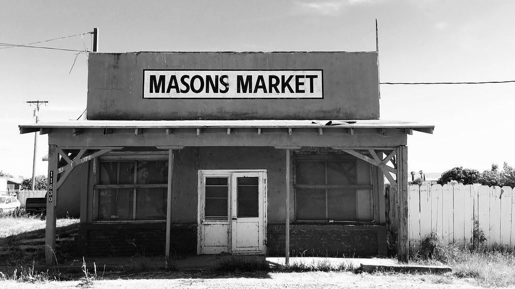 Lonesome store in Tracy Carlos Escobedo Flickr