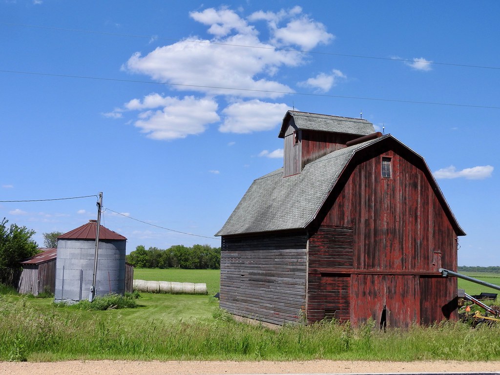 Rural Iowa An old barn on the eastern edge of Iowa. See Mo… Flickr