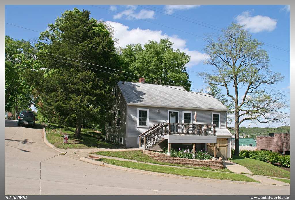 Wooden House A wooden House in Le Claire, Iowa / USA. / Ei… Flickr