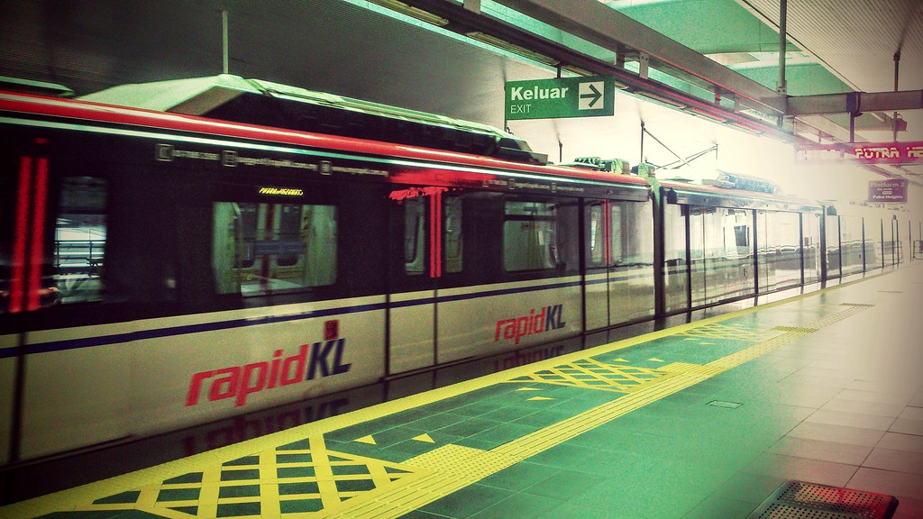 pusat bandar puchong lrt