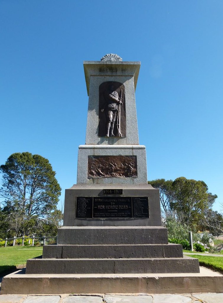 Strathalbyn War Memorial (1921) Located at the Soldiers Me… Flickr