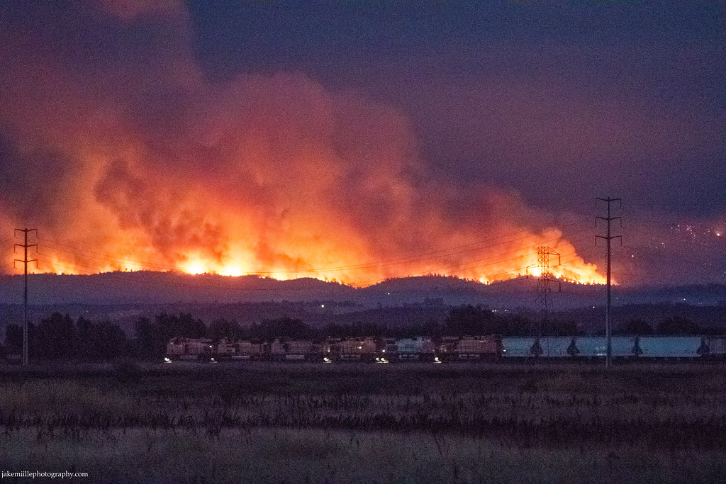 BNSF and the Wall Fire The Wall Fire is burning in southea… Flickr
