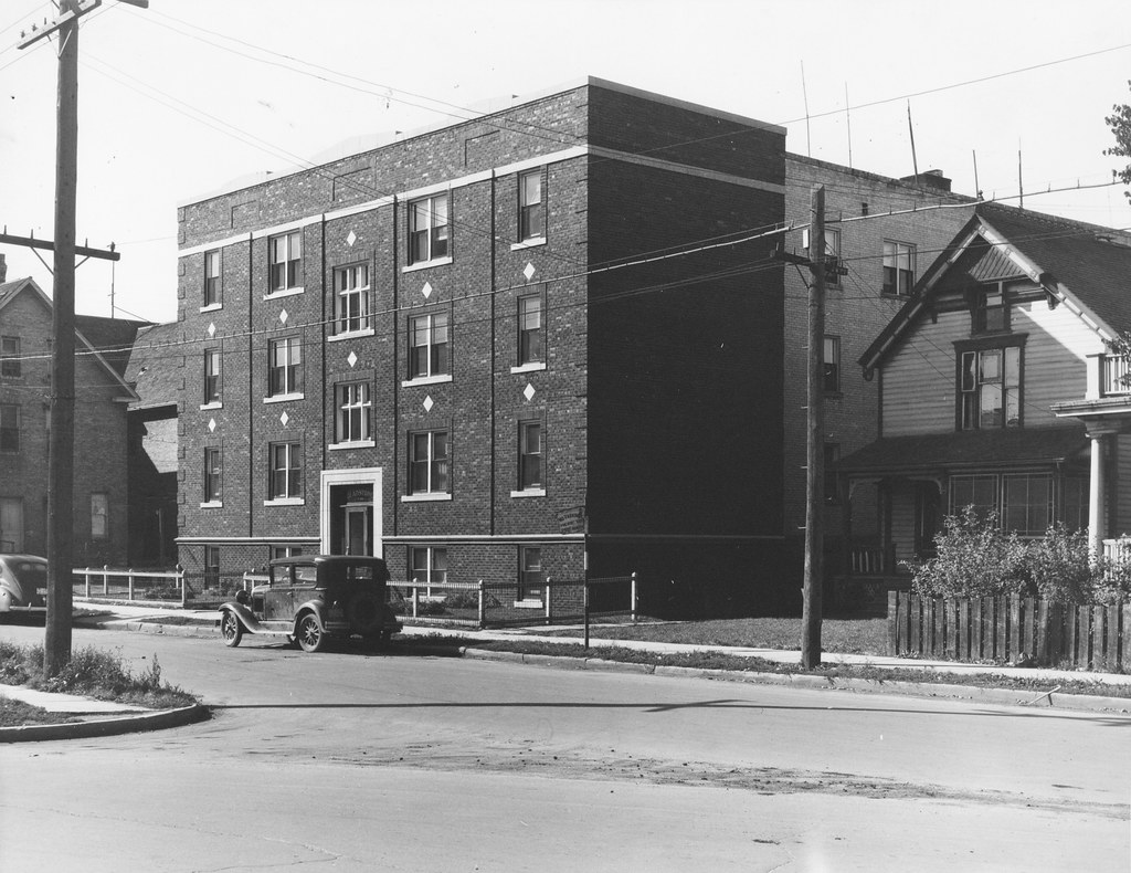 Gladstone Apartments at 436 Balmoral St, circa 1949. Flickr