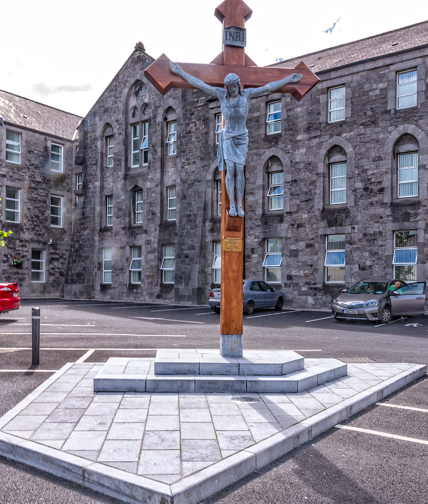 LARGE CROSS AT MOUNT ST. ALPHONSUS [REDEMPTORIST CHURCH IN… Flickr