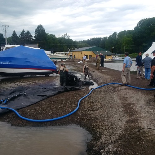 NY National Guard Troops deploy Aqua Dam in Sodus Point, N… Flickr