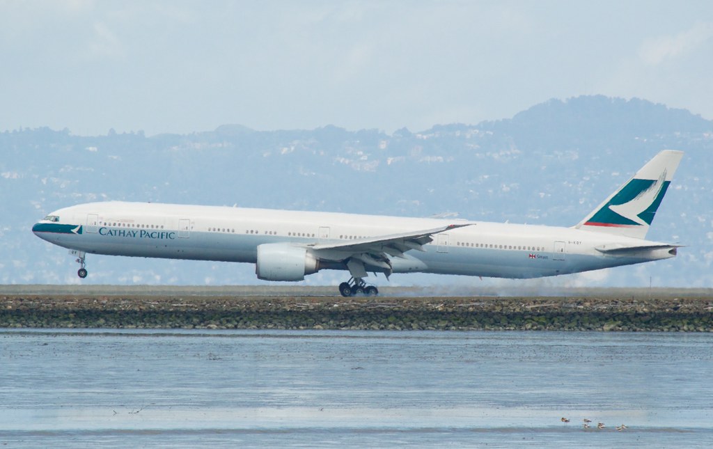 Cathay Pacific Boeing 777 300 BKQT Smokey touchdown, SFO runway 28 L