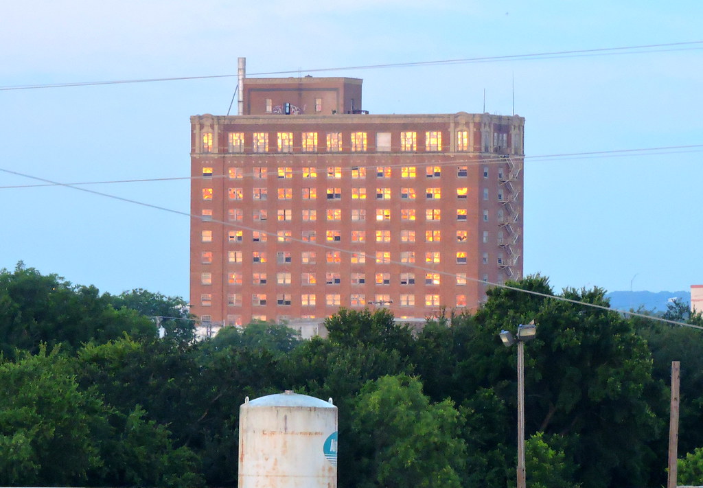 At Fisk and Baker in downtown Brownwood, Texas stands the … Flickr