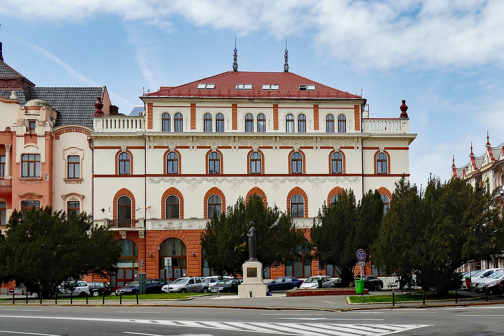 Oradea Hotelul Transilvania on Piata Regele Ferdinand. Flickr