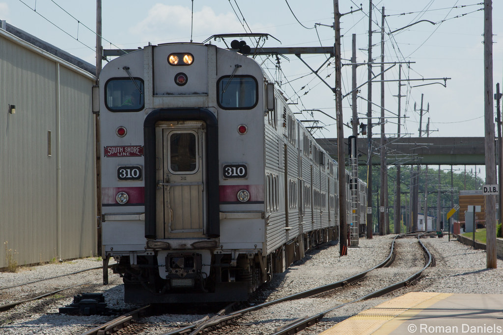 116 at Carroll Ave South Shore train 116 with BiLevel car… Flickr