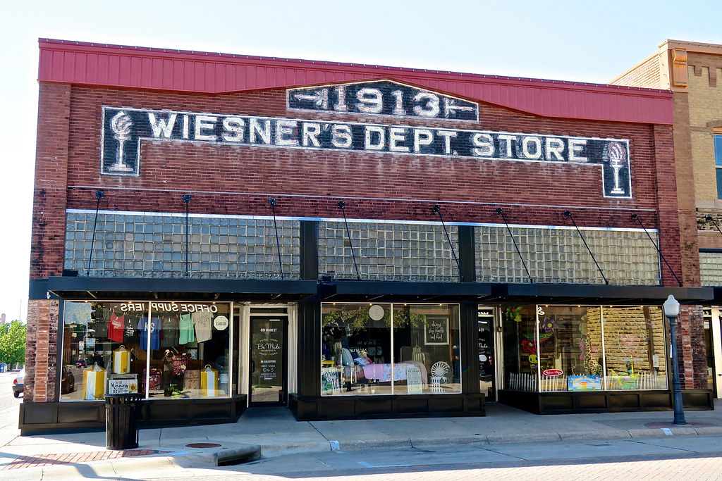 Wiesner's Dept. Store, Hays, KS Ghost sign for Wiesner's D… Flickr