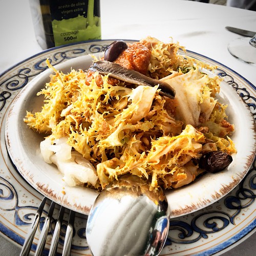 🐟 Xató de Sitges / Catalan Salad with escarole and cod a… Flickr