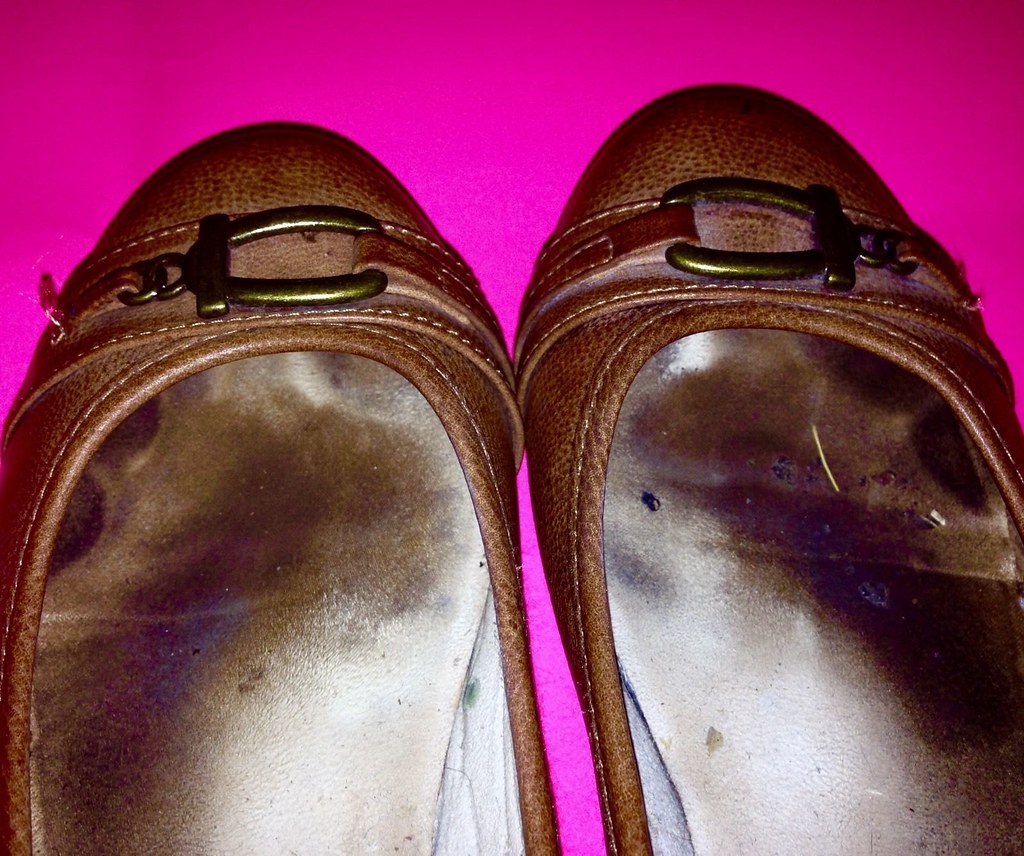 WellWornWomensShoes_57 FeetShoesAddict Flickr