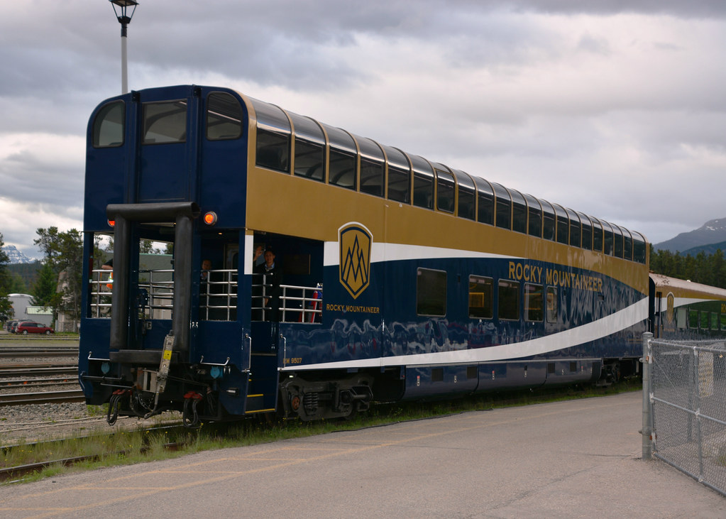 Rocky Mountaineer Gold Leaf Service Car RM9507 Rocky Mount… Flickr
