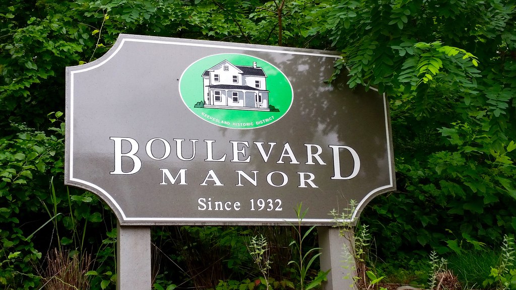 Boulevard Manor Boulevard Manor neighborhood sign on the s… Flickr
