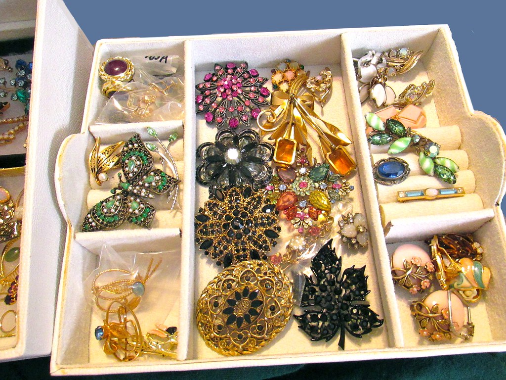 Jewelry Box One of my jewelry boxes with vintage brooches.… Flickr