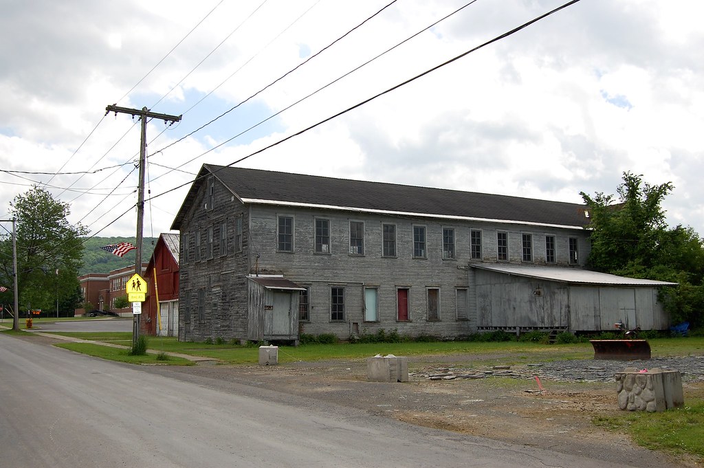 Abandoned Building DeRuyter, NY Side view This vacant,… Flickr
