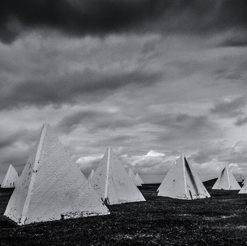 Tank Traps WW2 Tank Traps on Display at Port Kembla Camera… Flickr