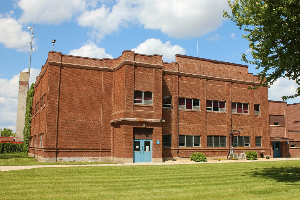 High School Tyler, MN Attached by a concourse to the 190… Flickr